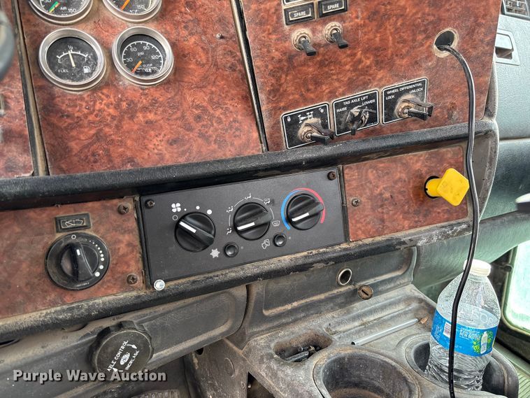 image for item FB3278 2004 Kenworth T800 ready mix truck