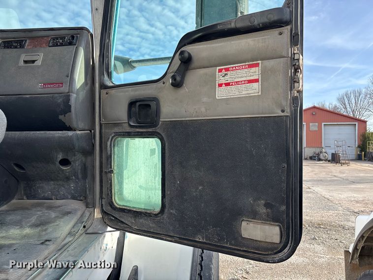 image for item FB3278 2004 Kenworth T800 ready mix truck