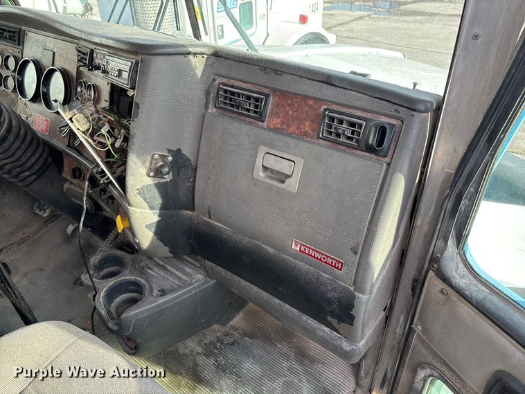 image for item FB3278 2004 Kenworth T800 ready mix truck