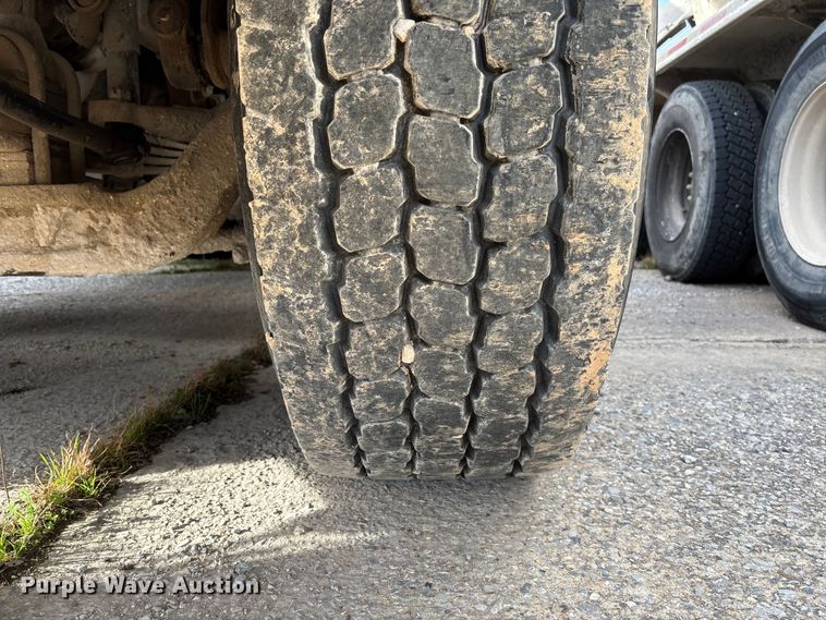 image for item FB3278 2004 Kenworth T800 ready mix truck