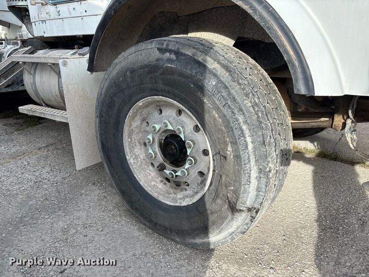 image for item FB3278 2004 Kenworth T800 ready mix truck