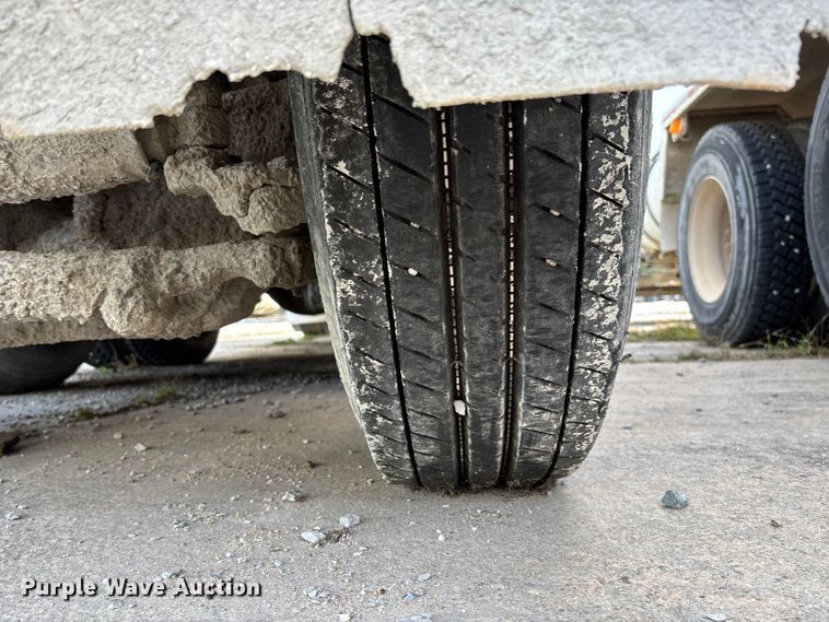 image for item FB3278 2004 Kenworth T800 ready mix truck