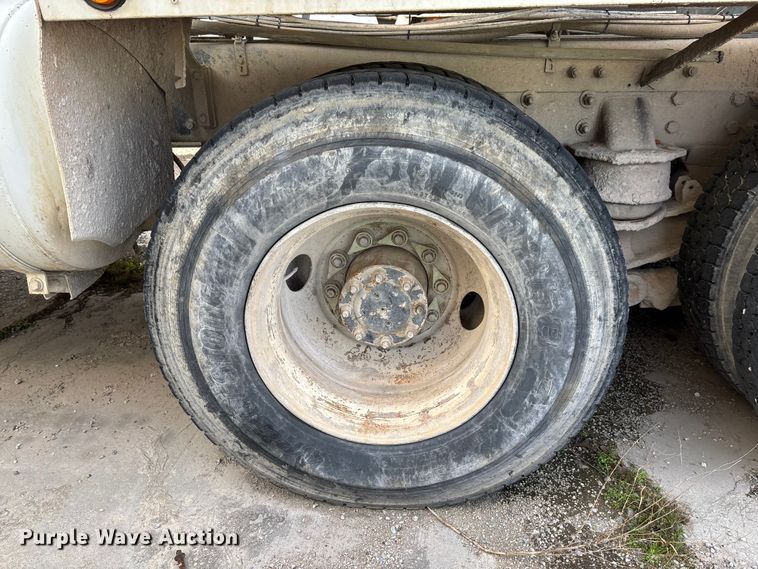 image for item FB3278 2004 Kenworth T800 ready mix truck