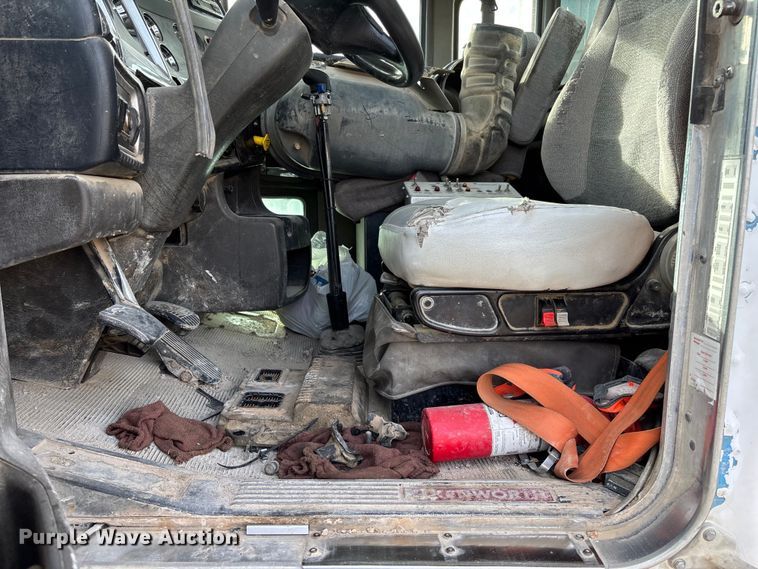 image for item FB3279 2009 Kenworth T800 ready mix truck