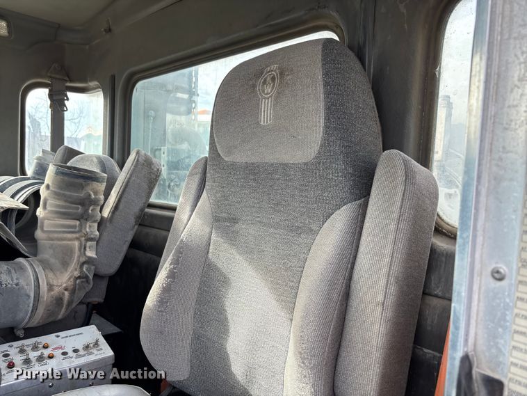 image for item FB3279 2009 Kenworth T800 ready mix truck