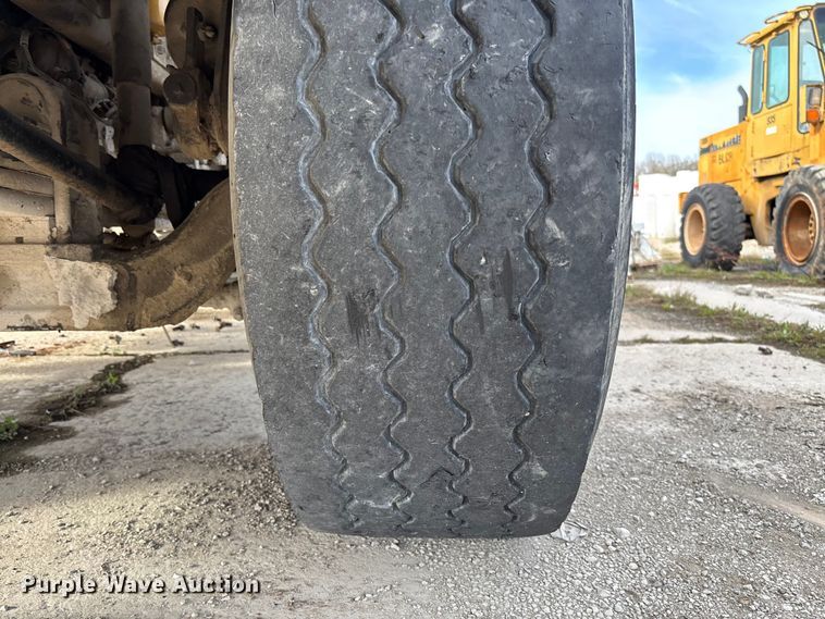 image for item FB3279 2009 Kenworth T800 ready mix truck