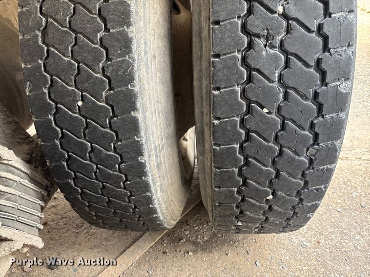 image for item FB3279 2009 Kenworth T800 ready mix truck