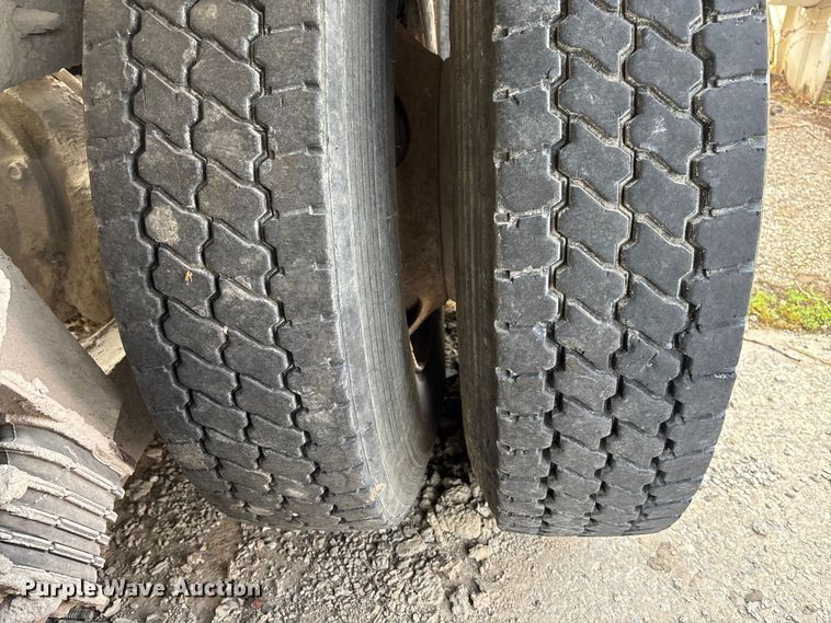 image for item FB3279 2009 Kenworth T800 ready mix truck