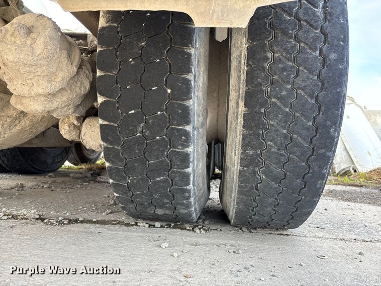 image for item FB3279 2009 Kenworth T800 ready mix truck