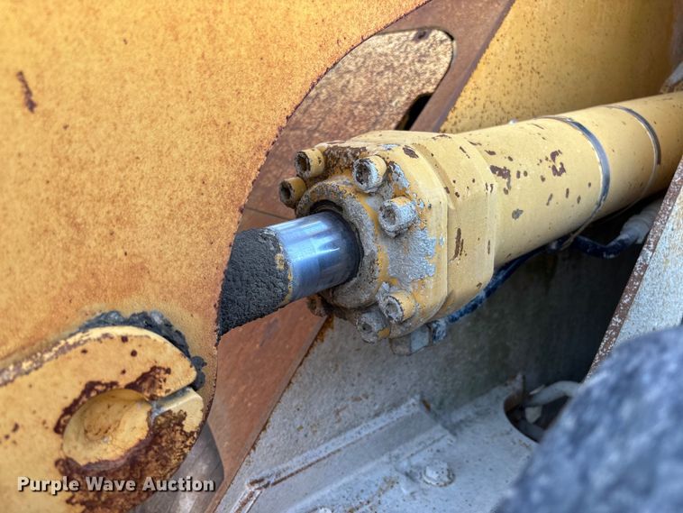 image for item FB3280 1993 John Deere 544G wheel loader