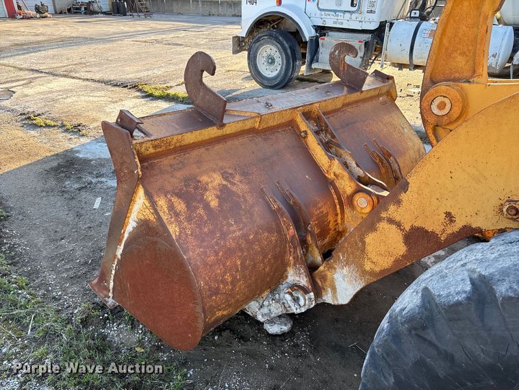 image for item FB3280 1993 John Deere 544G wheel loader