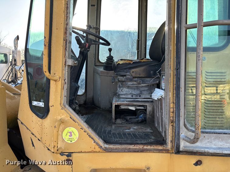 image for item FB3280 1993 John Deere 544G wheel loader