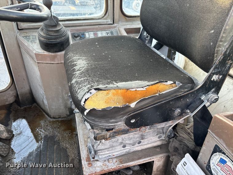 image for item FB3280 1993 John Deere 544G wheel loader