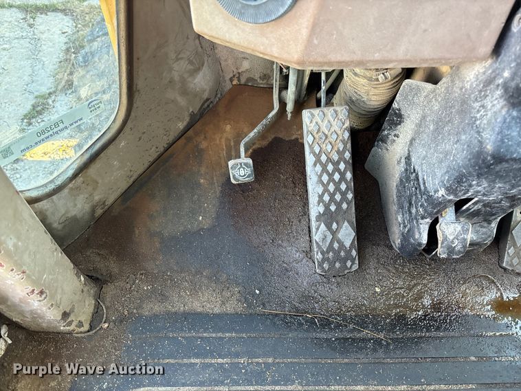 image for item FB3280 1993 John Deere 544G wheel loader