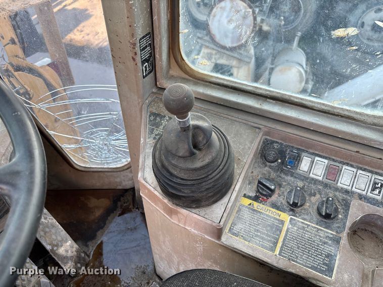 image for item FB3280 1993 John Deere 544G wheel loader