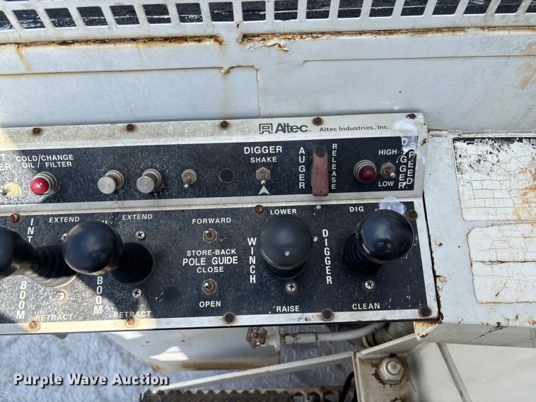 image for item FB3287 2003 Freightliner FL80 digger derrick truck