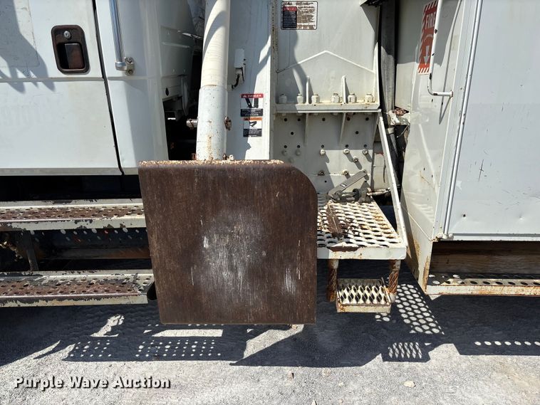 image for item FB3287 2003 Freightliner FL80 digger derrick truck