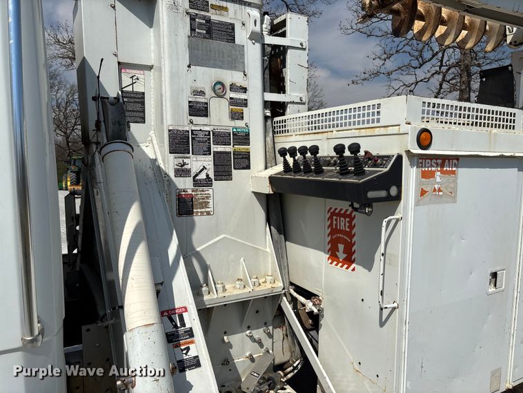 image for item FB3287 2003 Freightliner FL80 digger derrick truck