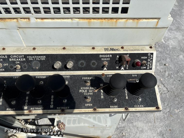 image for item FB3287 2003 Freightliner FL80 digger derrick truck