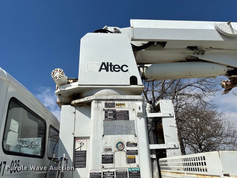 image for item FB3287 2003 Freightliner FL80 digger derrick truck