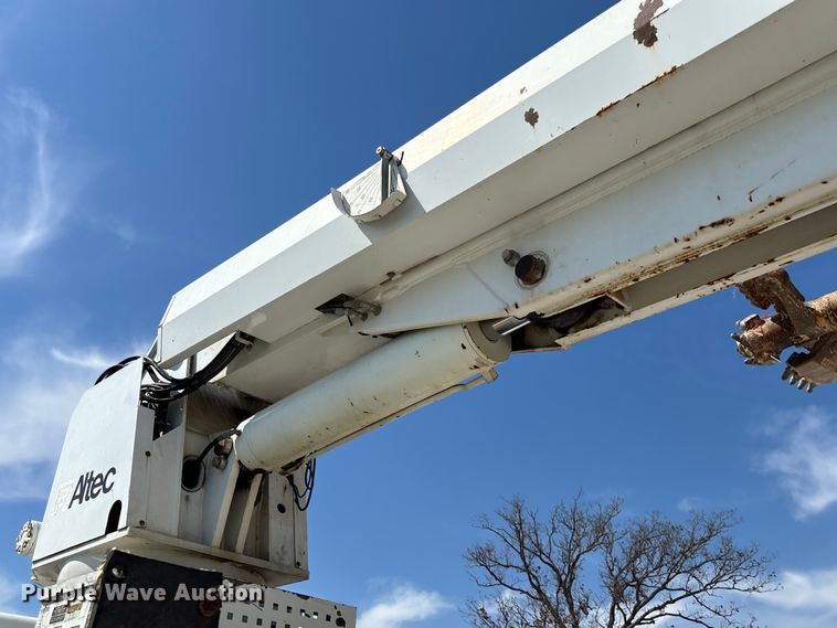 image for item FB3287 2003 Freightliner FL80 digger derrick truck