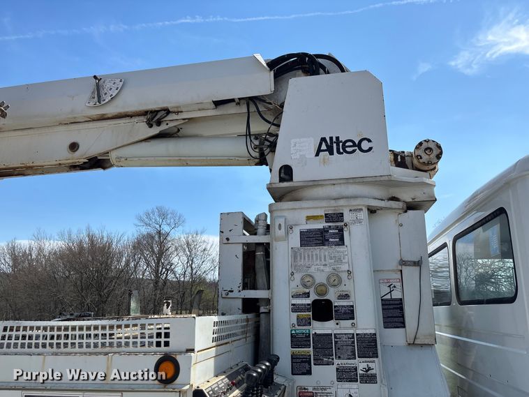 image for item FB3287 2003 Freightliner FL80 digger derrick truck