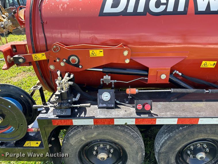 image for item FB3292 2024 Ditch Witch MV8 vacuum excavator
