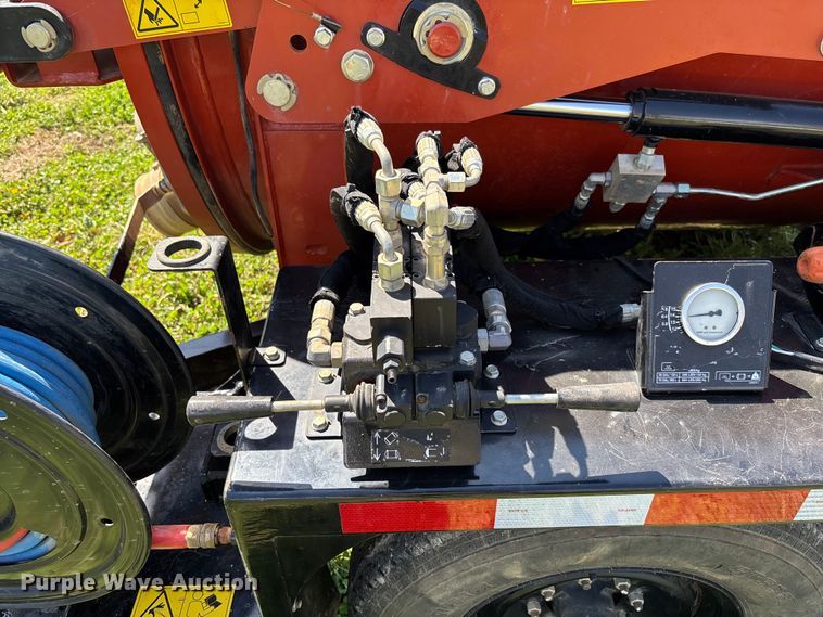 image for item FB3292 2024 Ditch Witch MV8 vacuum excavator