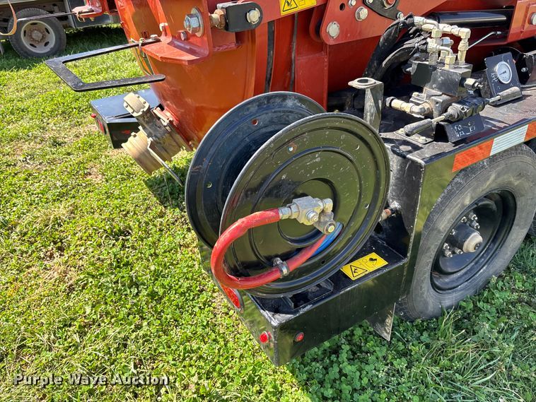 image for item FB3292 2024 Ditch Witch MV8 vacuum excavator