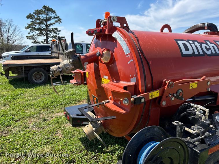 image for item FB3292 2024 Ditch Witch MV8 vacuum excavator