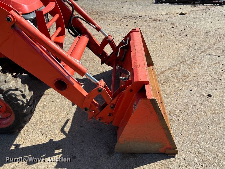 image for item FB3293 Kubota B26 backhoe