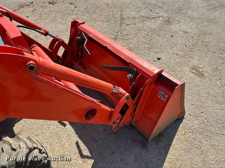 image for item FB3293 Kubota B26 backhoe