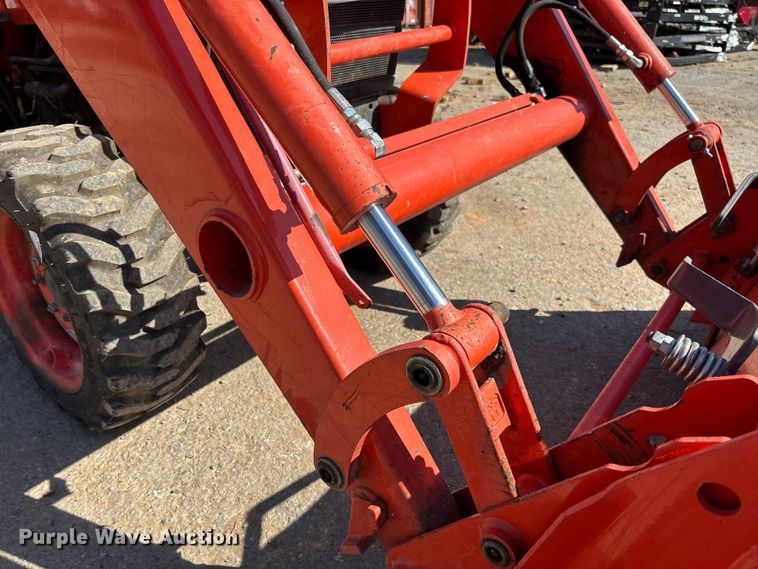 image for item FB3293 Kubota B26 backhoe