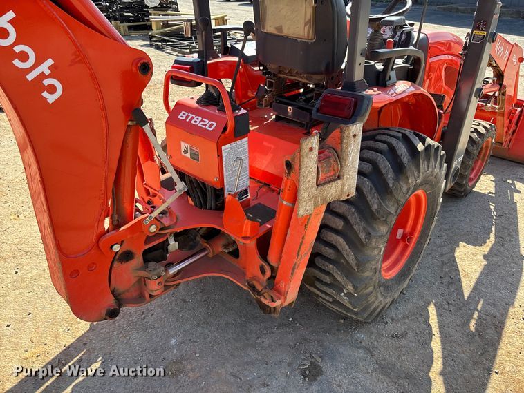 image for item FB3293 Kubota B26 backhoe