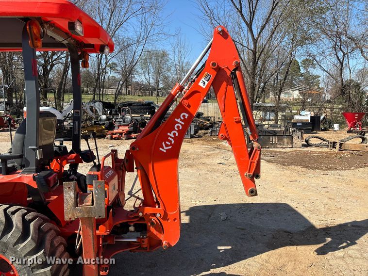 image for item FB3293 Kubota B26 backhoe