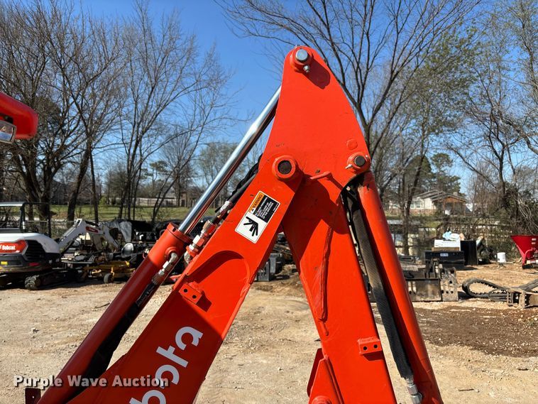 image for item FB3293 Kubota B26 backhoe