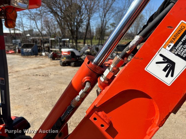 image for item FB3293 Kubota B26 backhoe