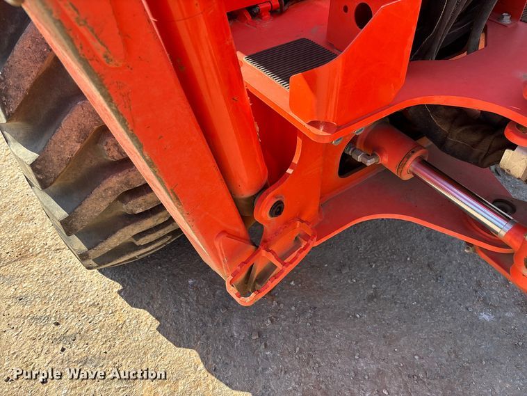 image for item FB3293 Kubota B26 backhoe