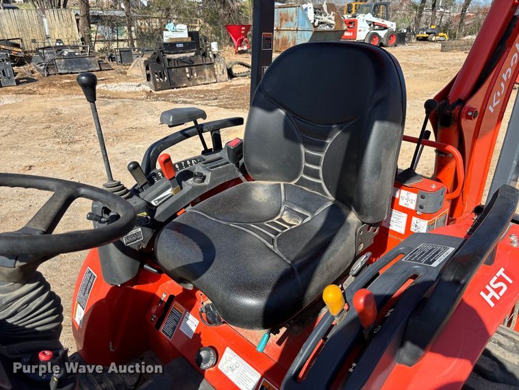 image for item FB3293 Kubota B26 backhoe