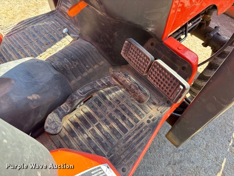 image for item FB3293 Kubota B26 backhoe