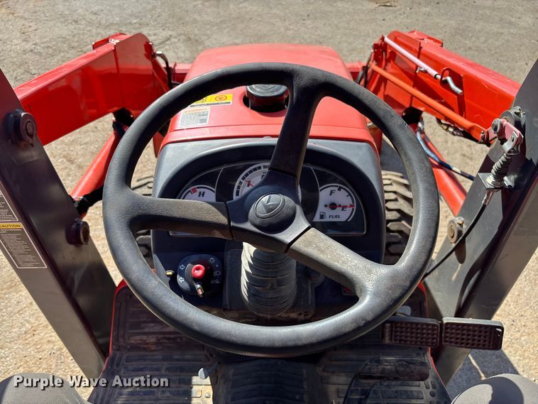 image for item FB3293 Kubota B26 backhoe