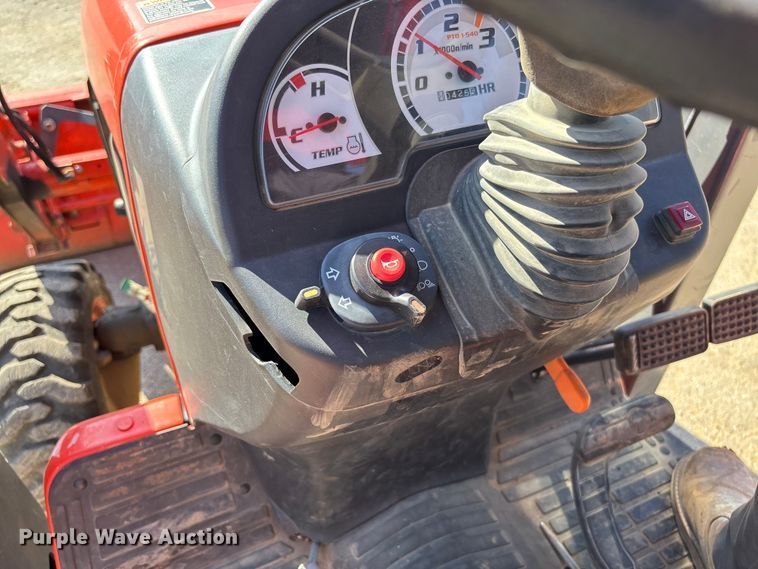 image for item FB3293 Kubota B26 backhoe