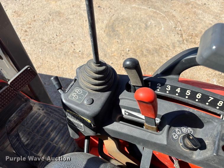 image for item FB3293 Kubota B26 backhoe