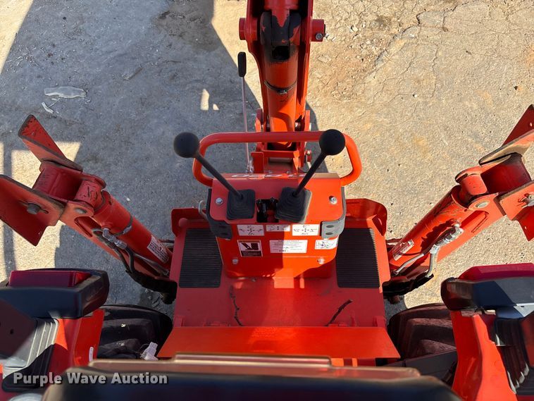 image for item FB3293 Kubota B26 backhoe