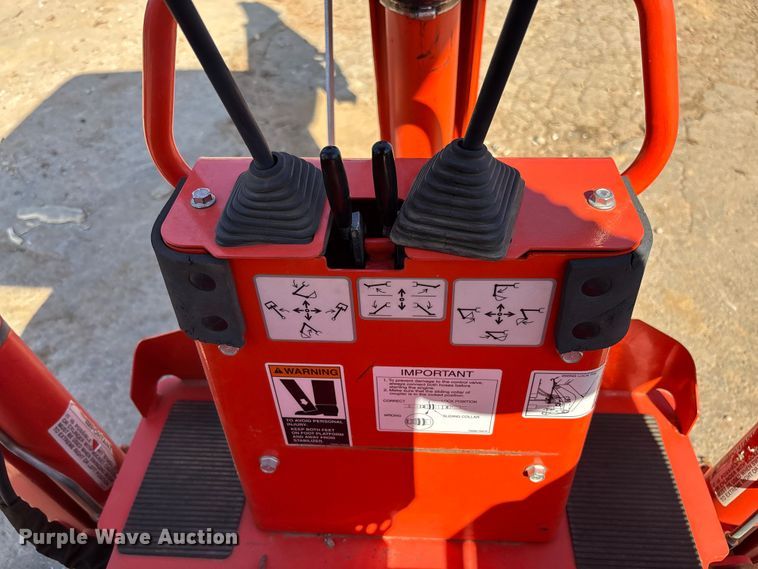 image for item FB3293 Kubota B26 backhoe