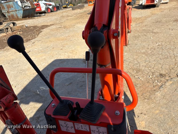 image for item FB3293 Kubota B26 backhoe