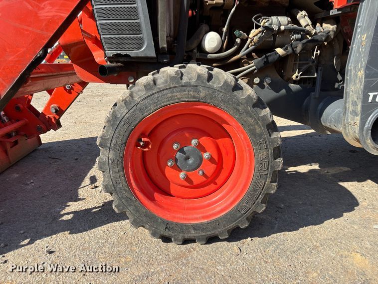 image for item FB3293 Kubota B26 backhoe