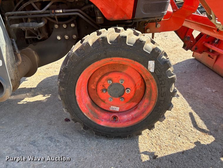 image for item FB3293 Kubota B26 backhoe