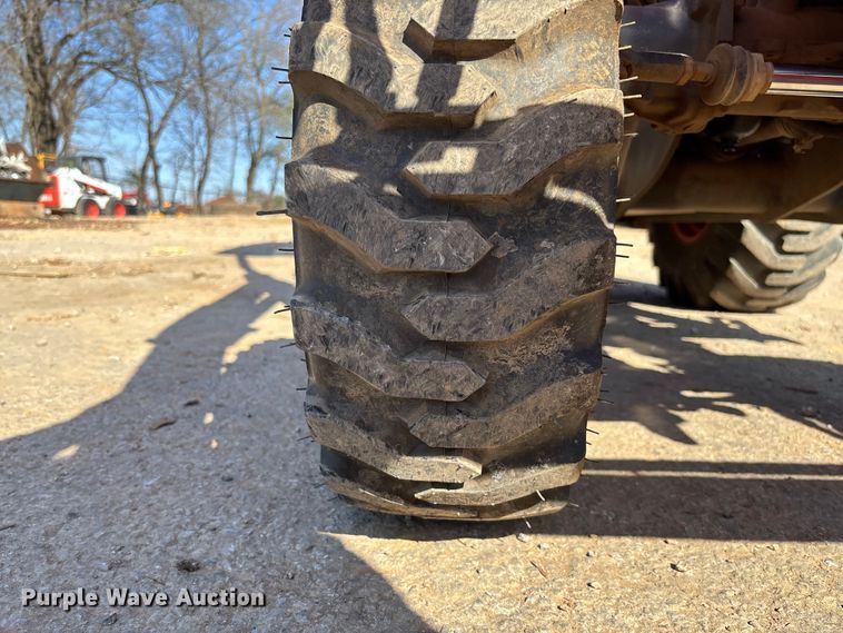 image for item FB3293 Kubota B26 backhoe