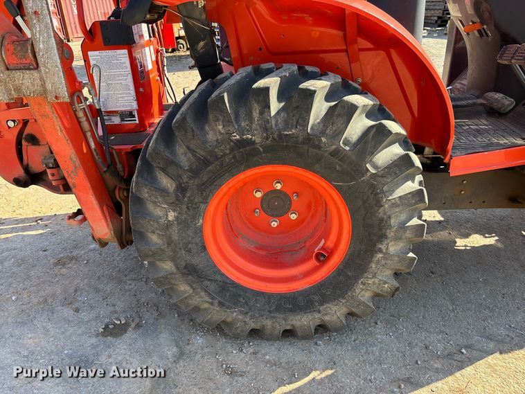 image for item FB3293 Kubota B26 backhoe